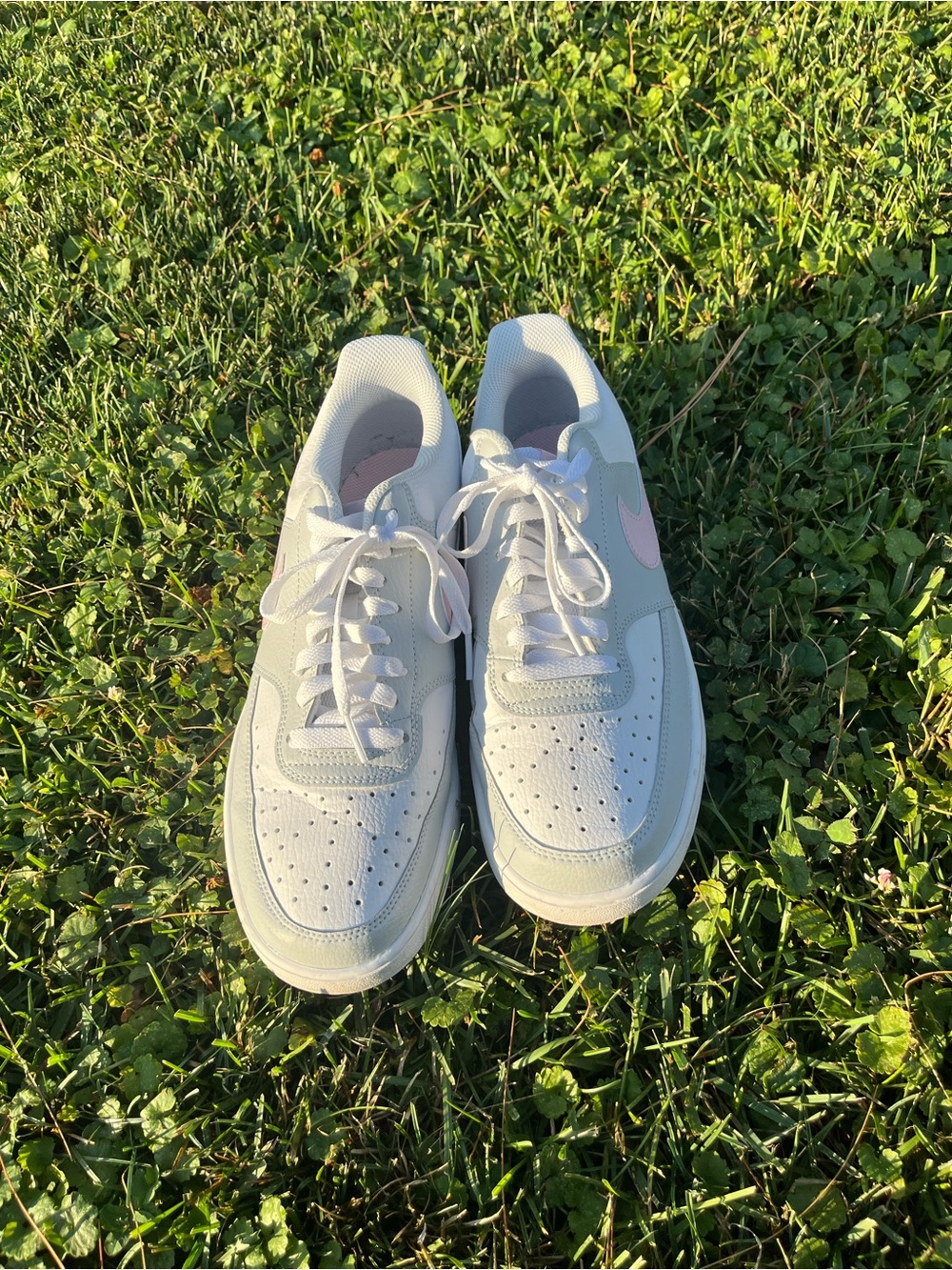 Nike Low-Top Sneakers in White, Light Gray & Pale Pink - Picture 7 of 7